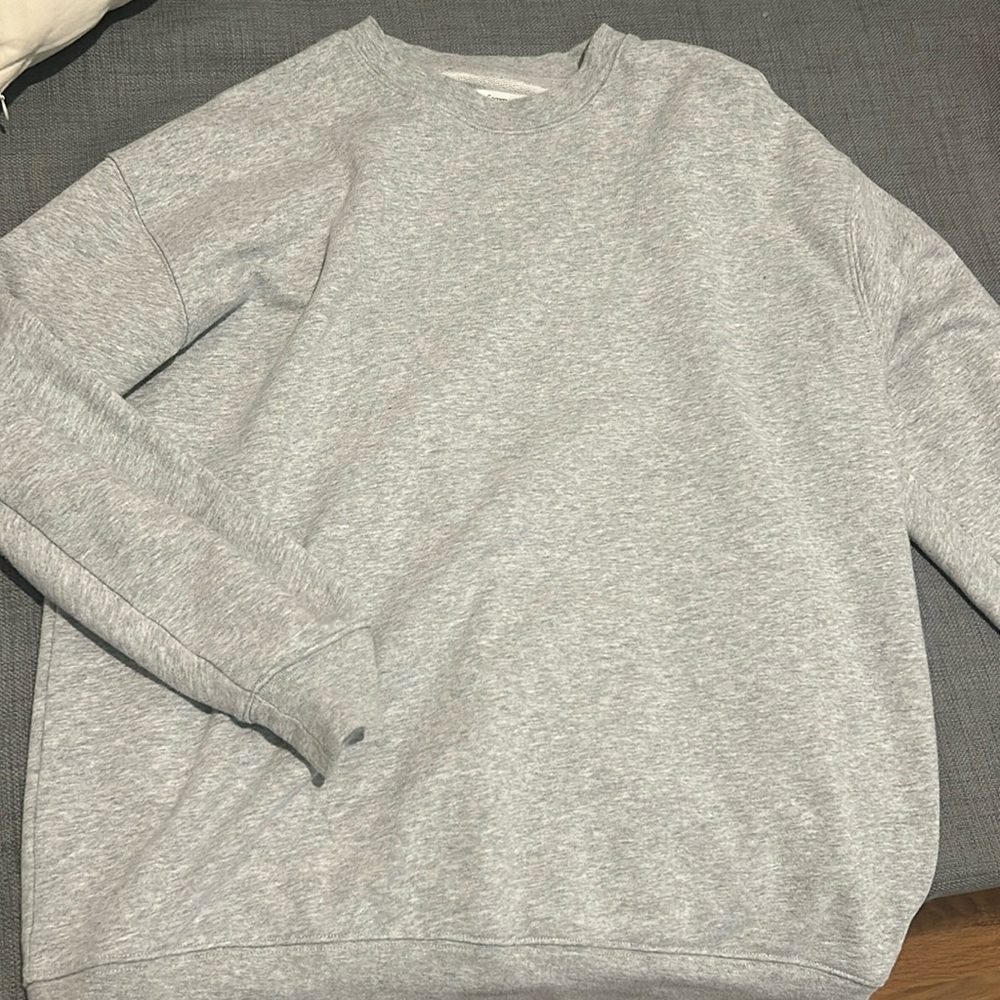 Heather grey aritzia crew neck